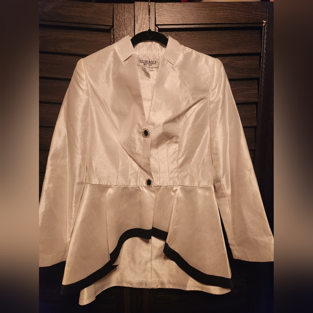 Beautiful Nubiano New York Size 10 White with Black Trimming Blazer